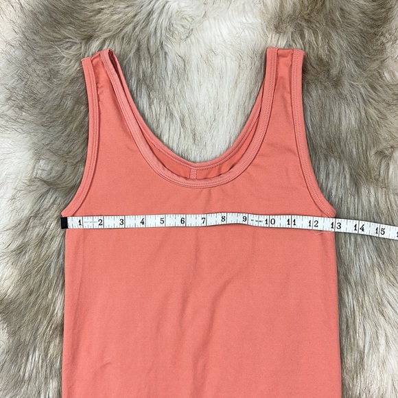 Morgan Stewart Sport Sleeveless Scoop Neck Tank Top, Small - Picture 6 of 10